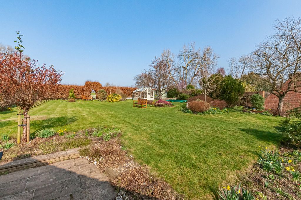 Property photo 2 of 28