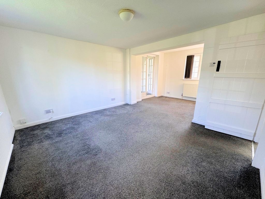Property photo 2 of 16 Lounge