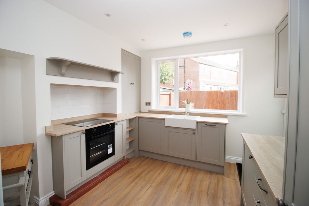 Property photo 2 of 21