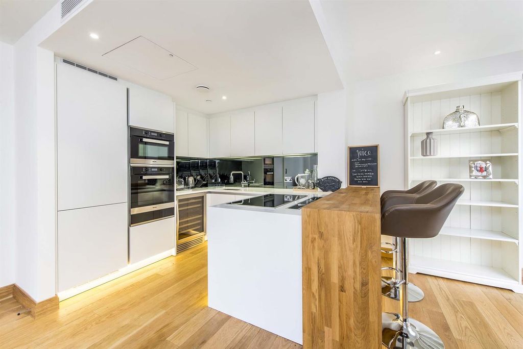 Property photo 2 of 10 Kitchen.Jpg