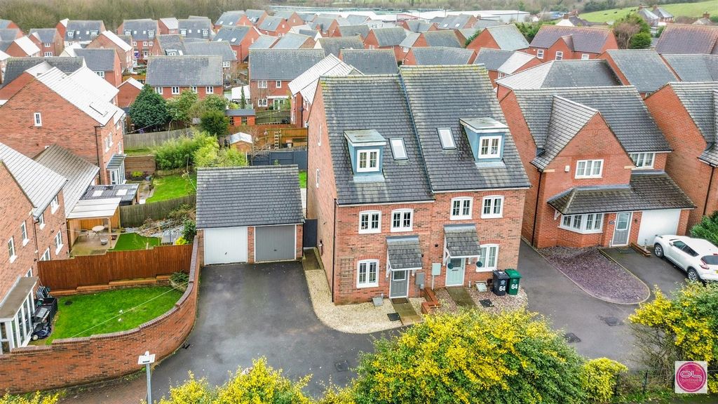 Property photo 2 of 39 Hope Way, Church Gresley (2).Jpg