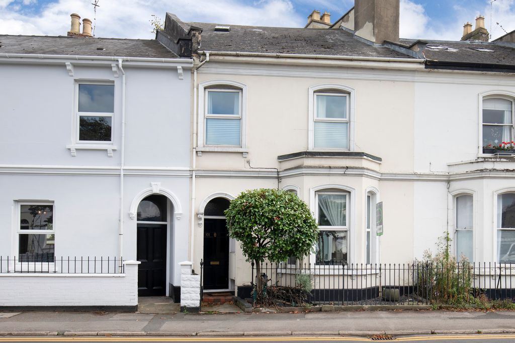 Property photo 1 of 8