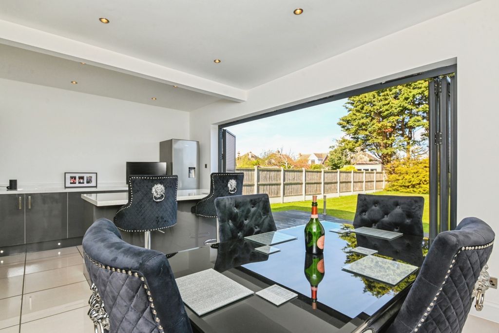 Property photo 2 of 20 Dining Area