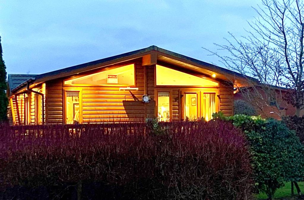 Property photo 2 of 25