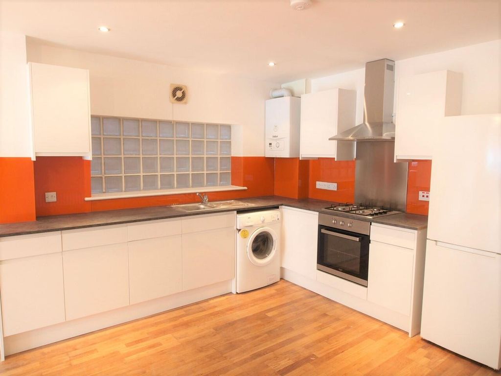 Property photo 2 of 7 Kitchen