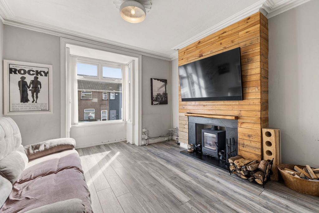 Property photo 2 of 18