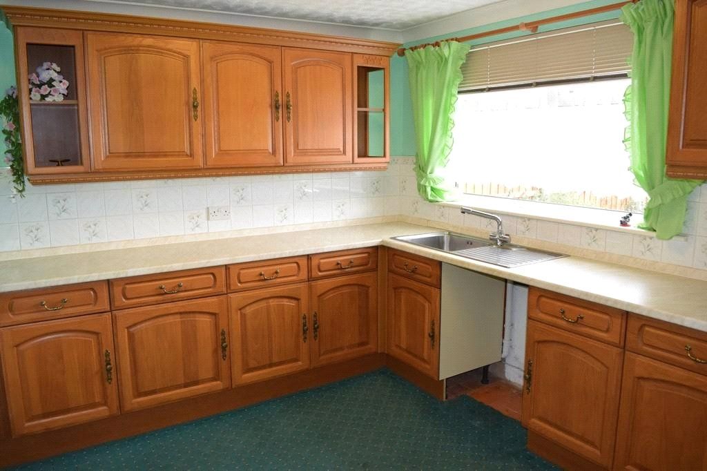 Property photo 2 of 11 Fitted Kitchen