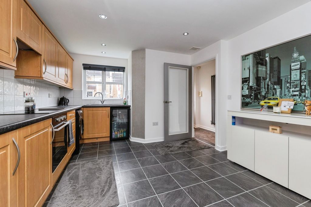 Property photo 3 of 18 Pbox-Img.Jpg