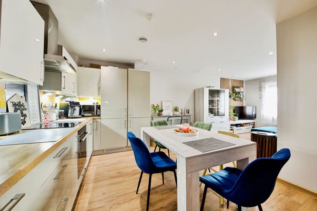 Property photo 3 of 11 Pbox-Img.Jpg