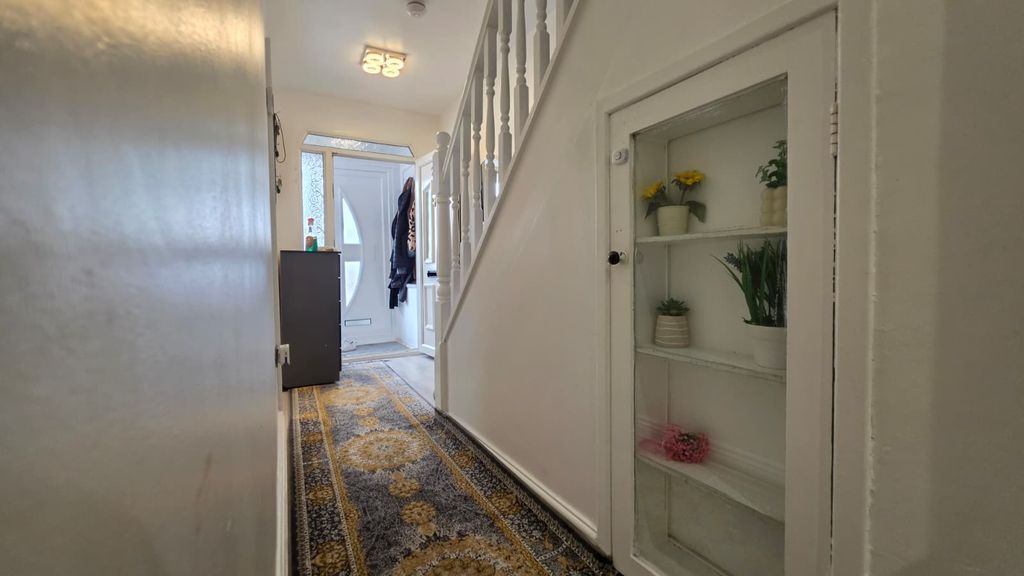 Property photo 2 of 29