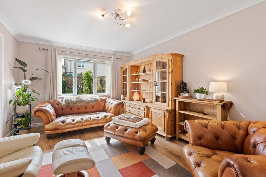 Property photo 2 of 34 Lounge