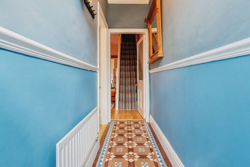 Property photo 3 of 18 Entrance
