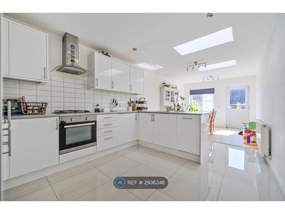 Property photo 3 of 13 Kitchen/ Dining