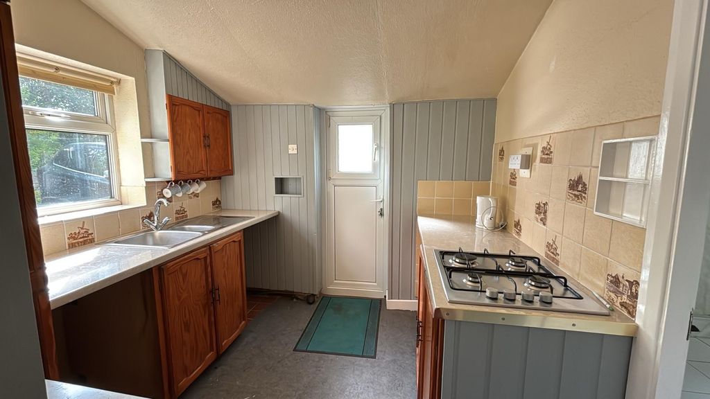 Property photo 3 of 16 Kitchen