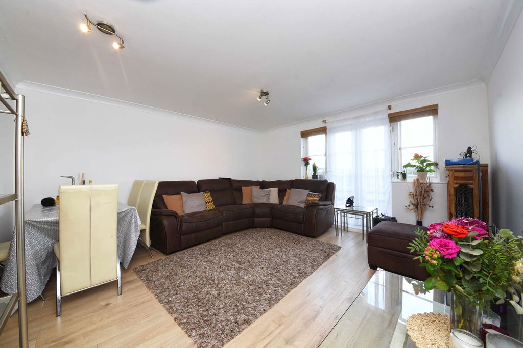 Property photo 3 of 8