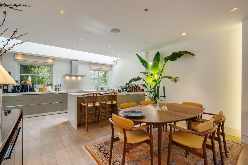 Property photo 2 of 8 Kitchen