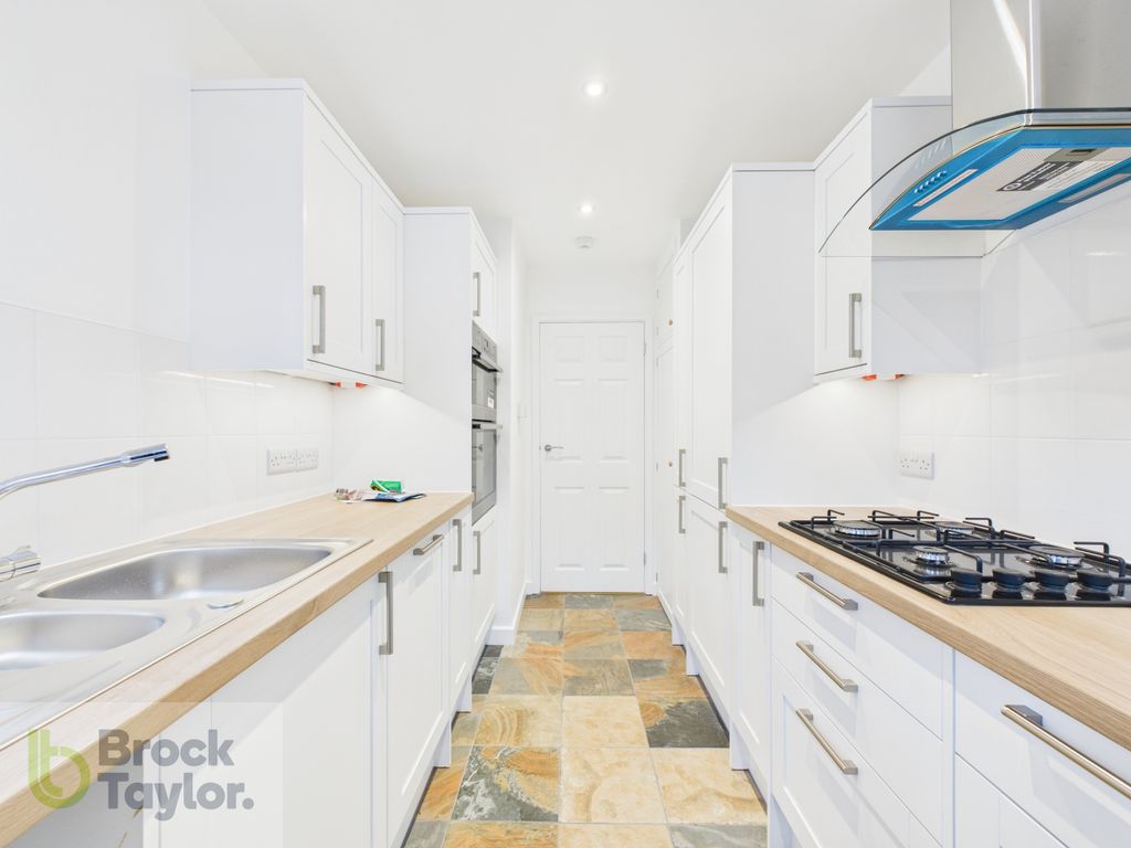 Property photo 3 of 14 Kitchen