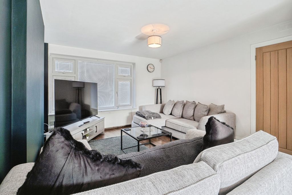 Property photo 3 of 15 Pbox-Img.Jpg