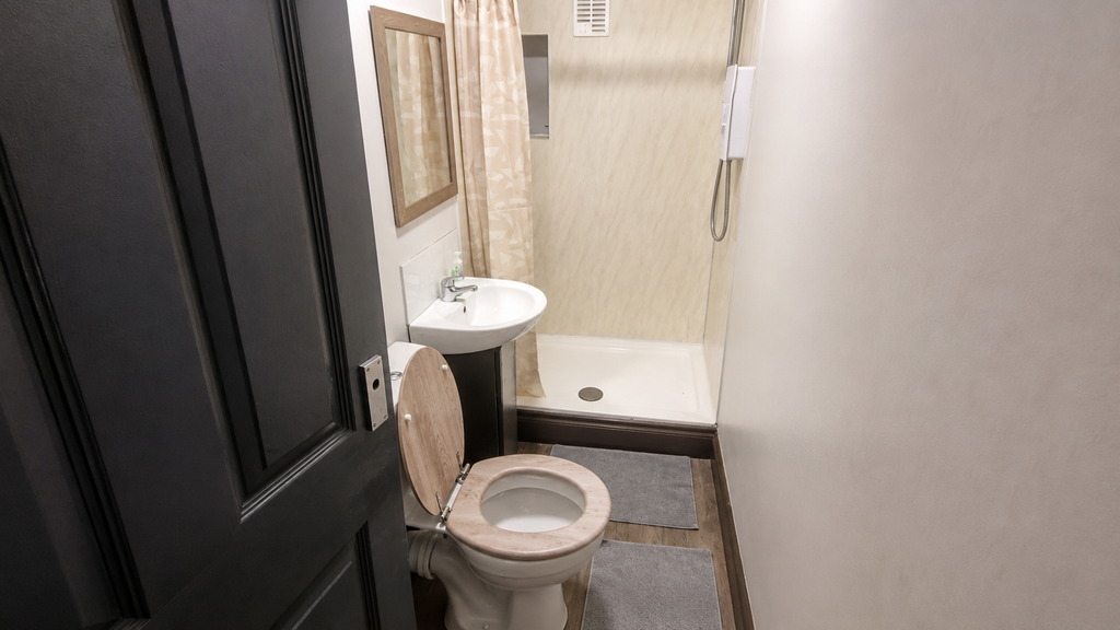 Property photo 2 of 3 Bathroom