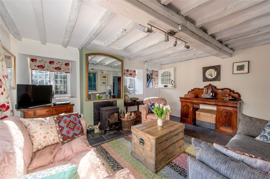 Property photo 3 of 33 Living Room