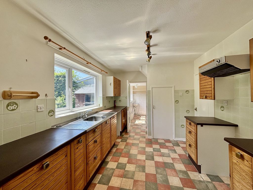 Property photo 2 of 17 Kitchen