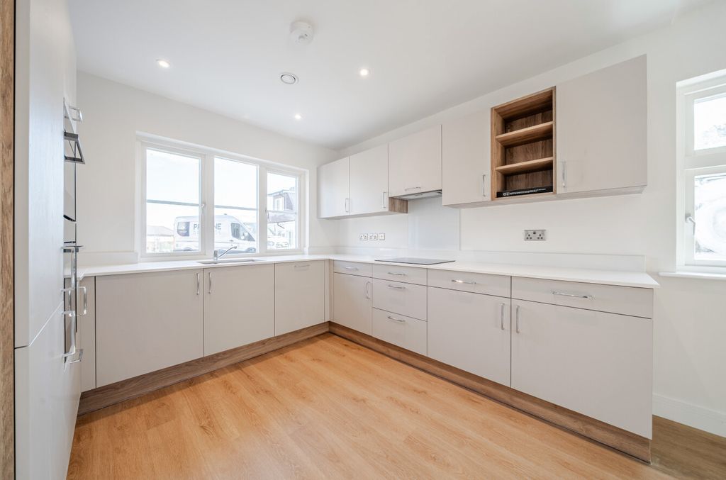 Property photo 3 of 24 1510403-4-6A86d7B...