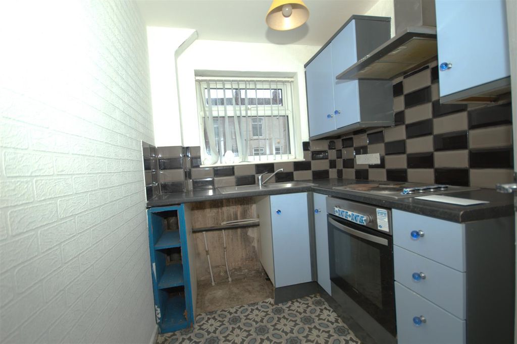 Property photo 3 of 5 Kitchen