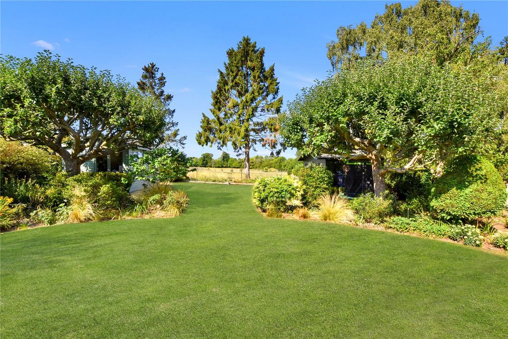 Property photo 3 of 22 Garden