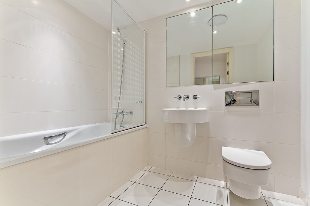Property photo 3 of 9 Double Room With Private Bathroom For Single Occupancy Only