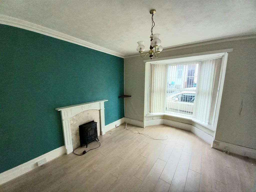 Property photo 2 of 9 11 Brookfield Lounge.Jpg