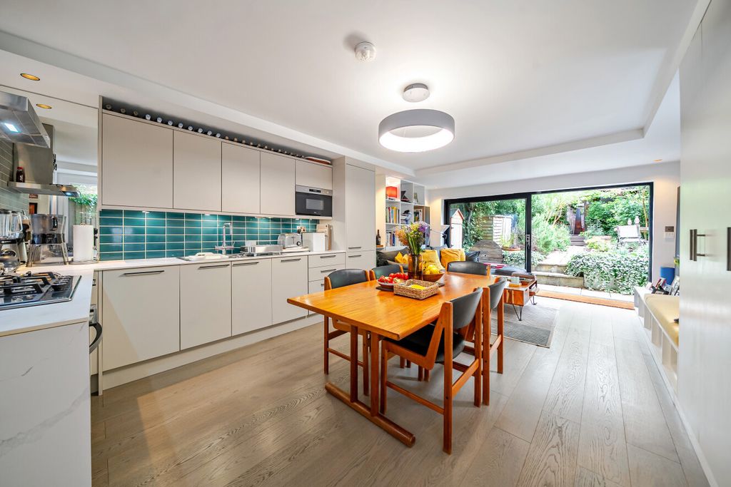 Property photo 1 of 11 1-6A993F6F0Bcd3-1...