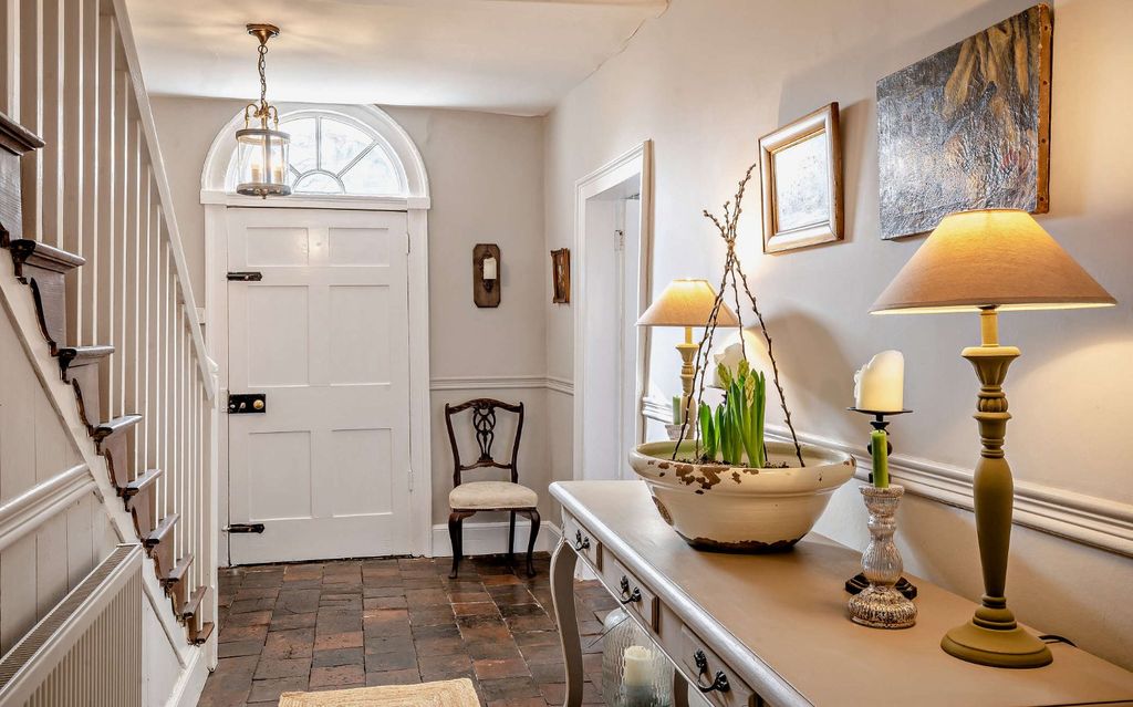 Property photo 2 of 63 Entrance Hall