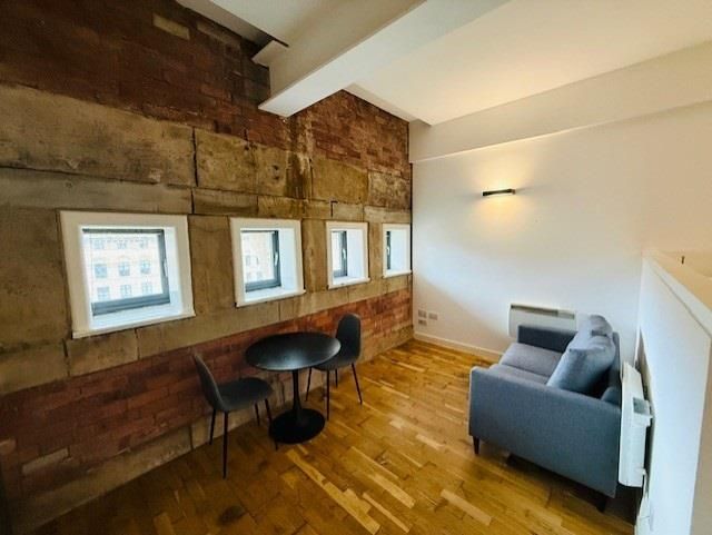 Property photo 3 of 7 Living Room/Kitchen