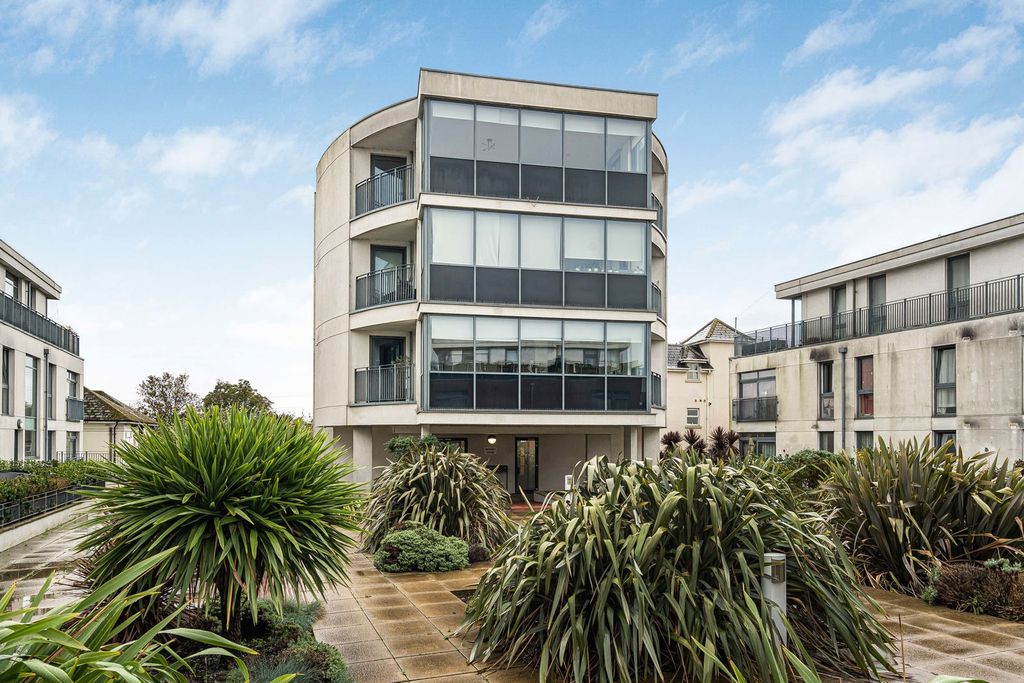 Property photo 1 of 16 Exterior