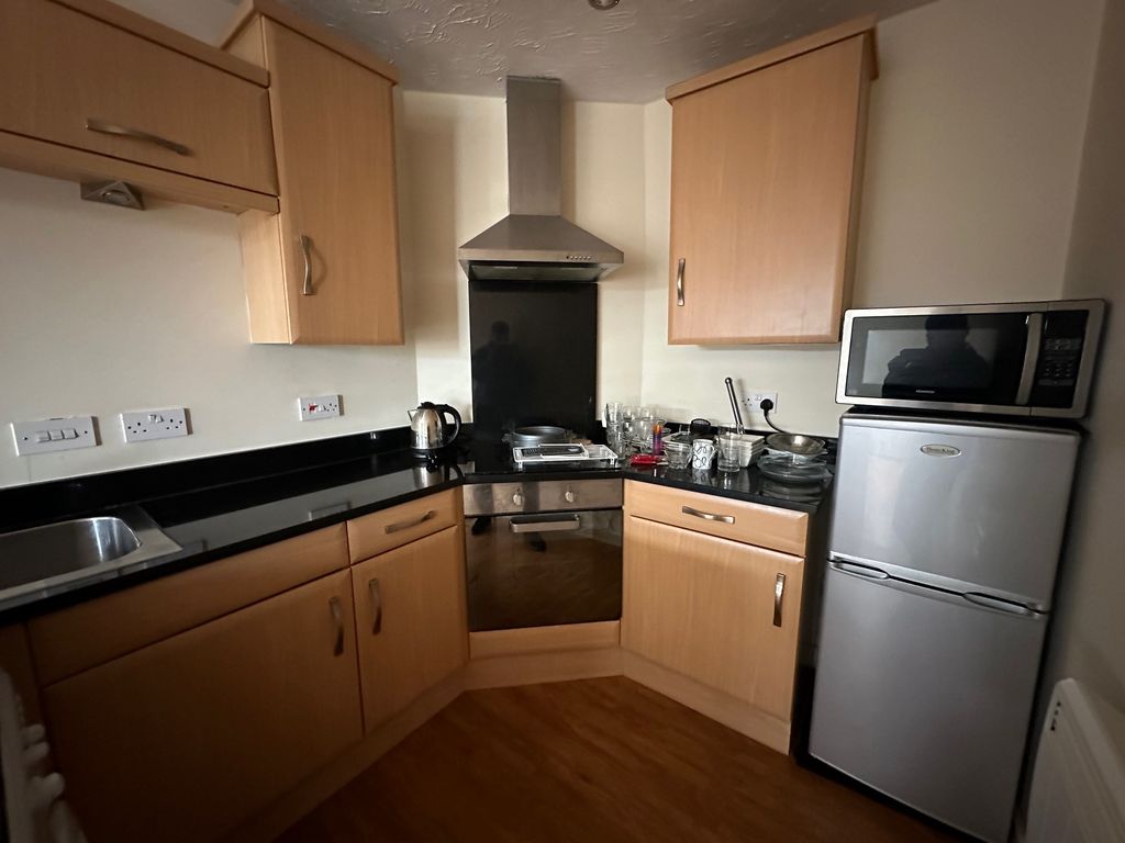 Property photo 3 of 6 Kitchen 2