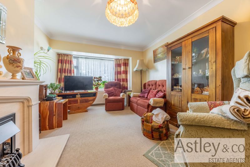 Property photo 3 of 16 Lounge