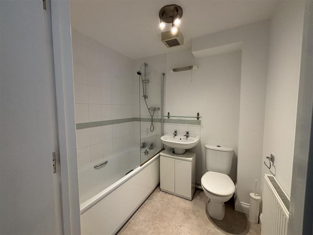Property photo 3 of 13 Bathroom