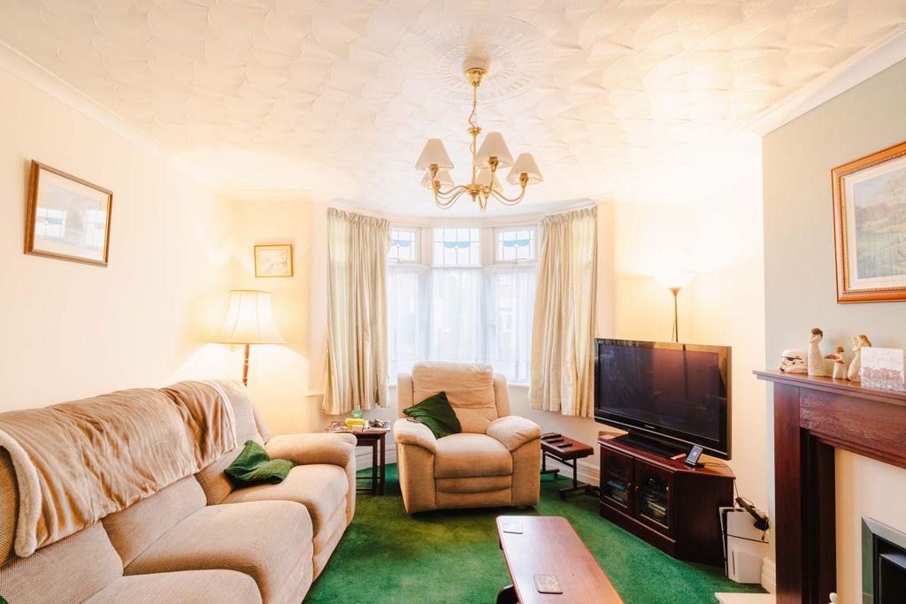 Property photo 3 of 17 19