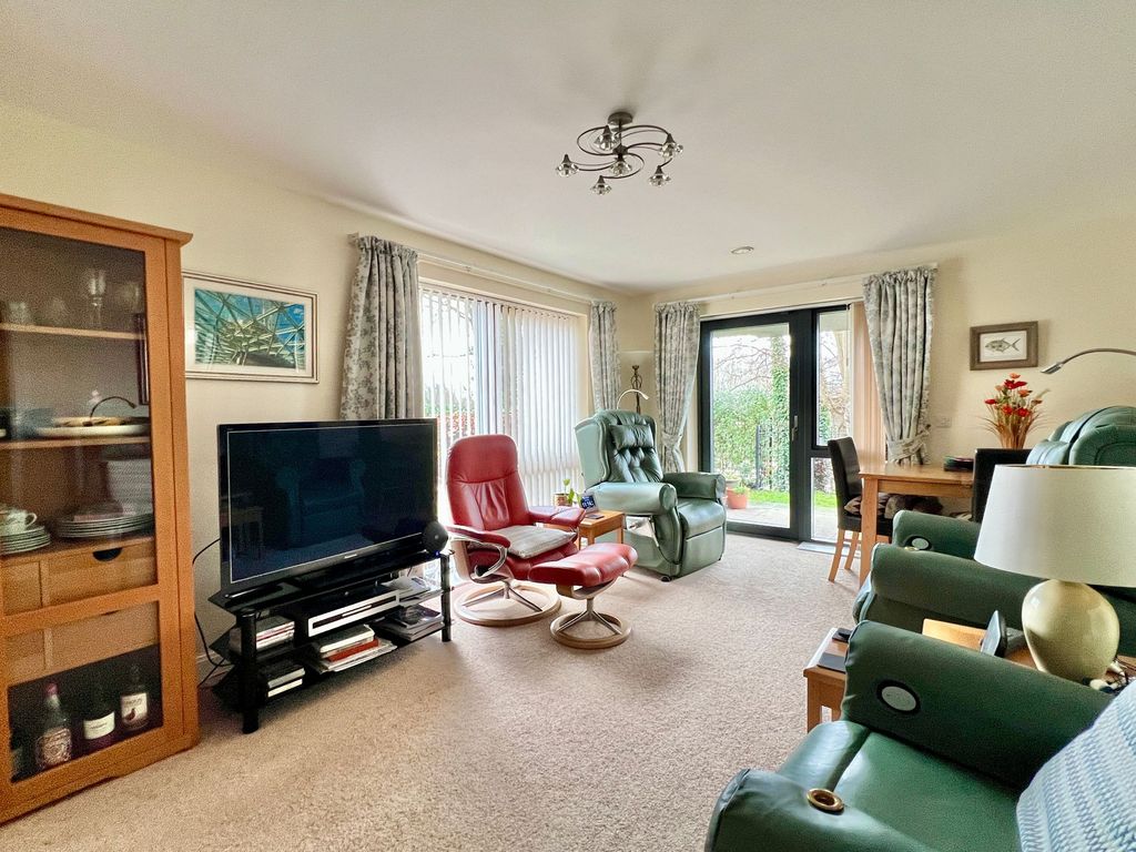 Property photo 2 of 24 Living Room