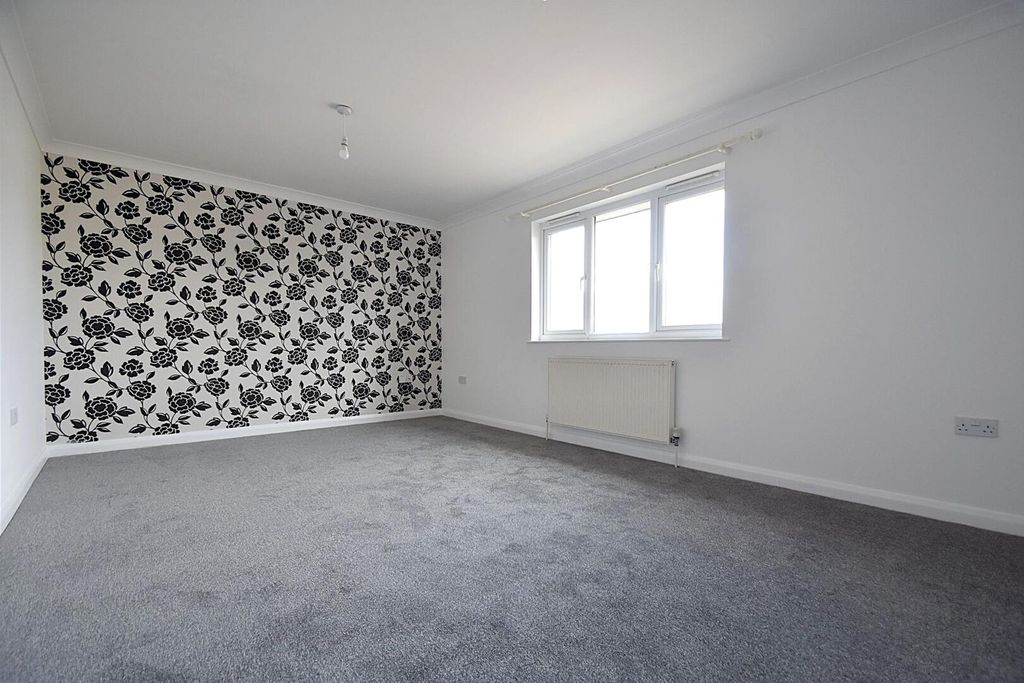 Property photo 3 of 8 Living Room