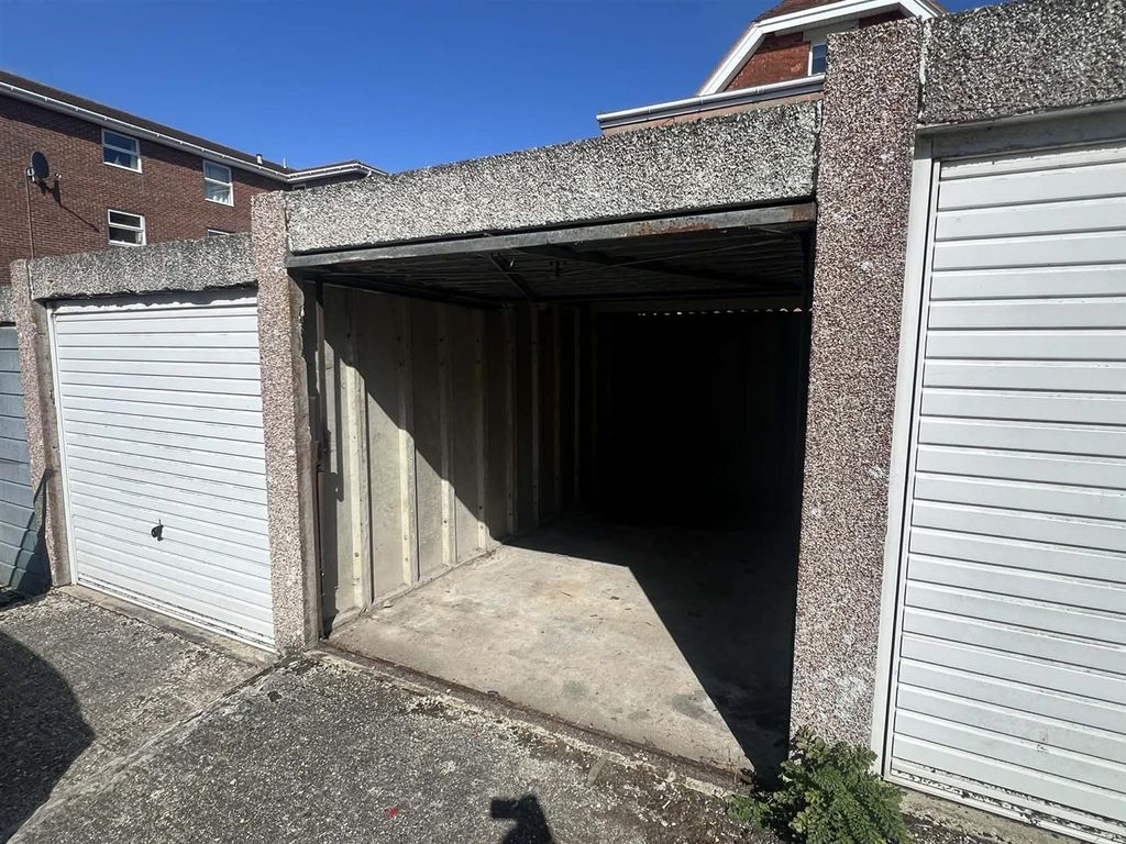 Property photo 1 of 3 Garage 1.Jpg