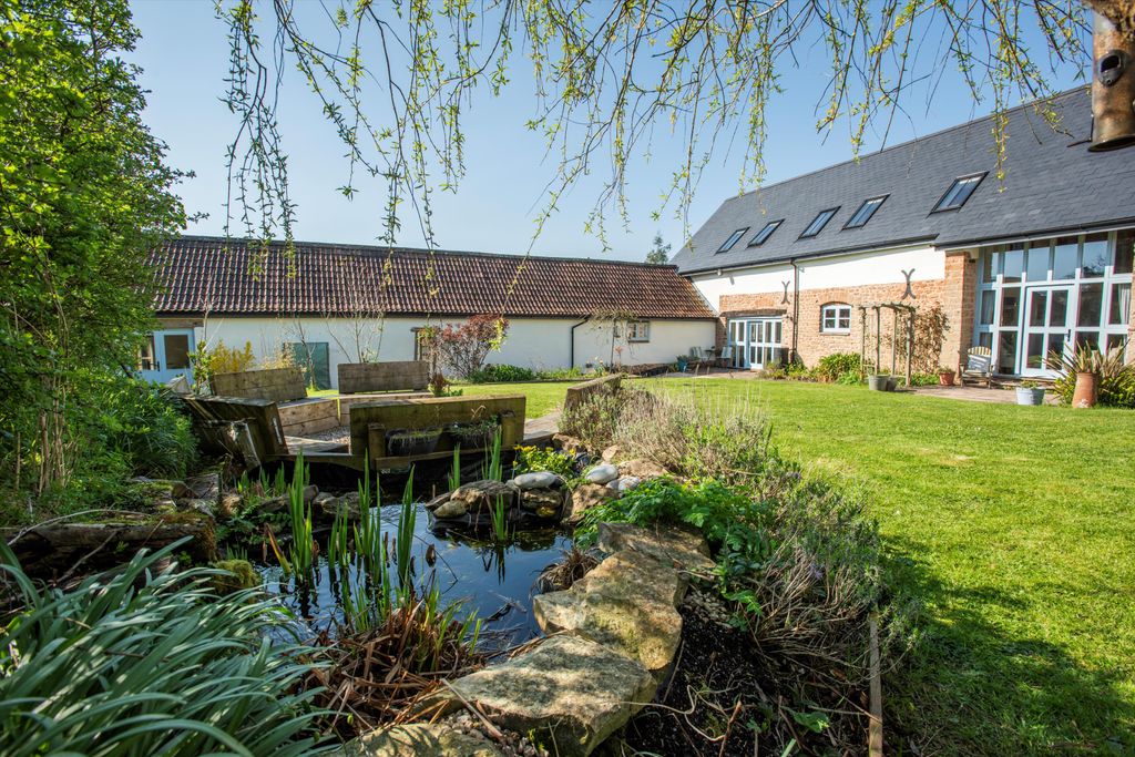 Property photo 2 of 21 Image