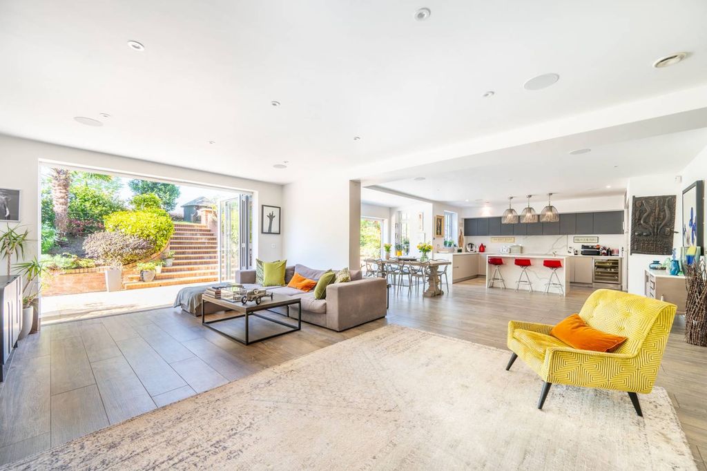 Property photo 1 of 30