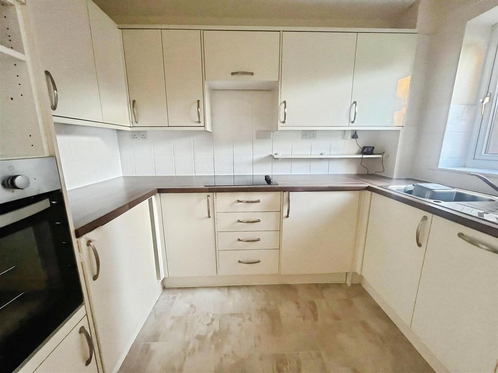 Property photo 2 of 6 Kitchen New.Jpg