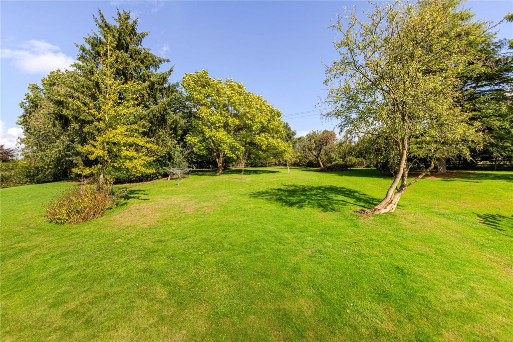 Property photo 2 of 16 Garden