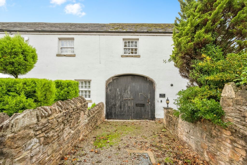 Property photo 1 of 18 Front