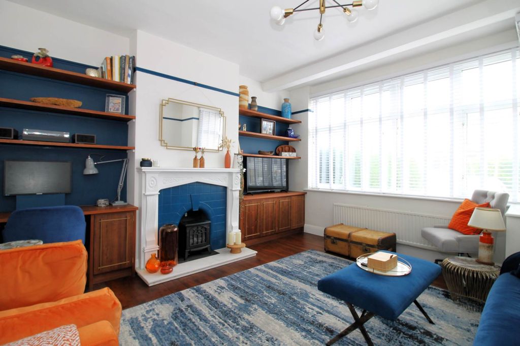 Property photo 2 of 13