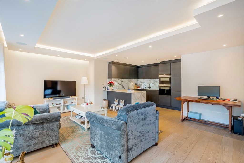 Property photo 2 of 8