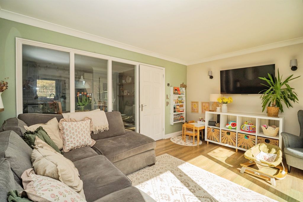 Property photo 2 of 23