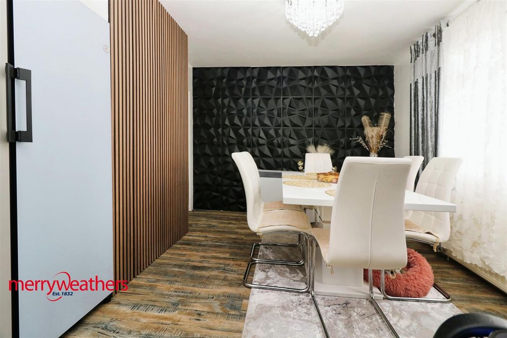 Property photo 3 of 16 Dining Room